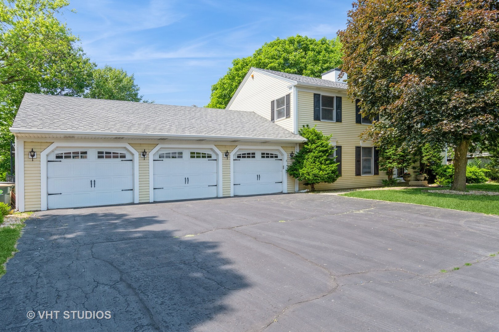 Property Photo: 65 Old Post Road IL 60538