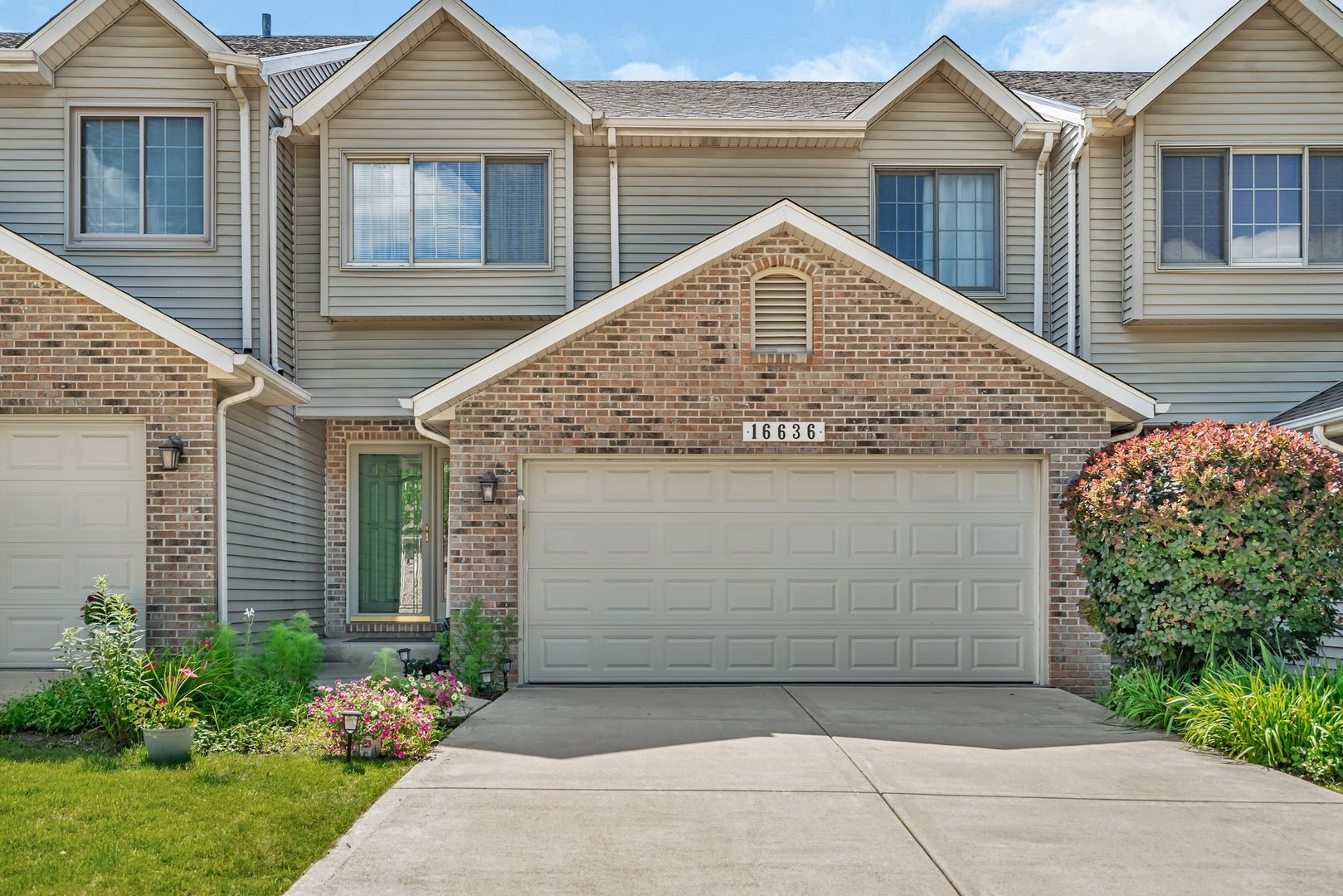 Property Photo:  16636 Winding Creek Road  IL 60586 