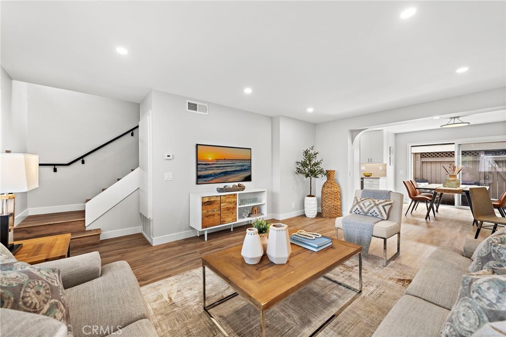 Property Photo: 11 Summerwalk Court CA 92663