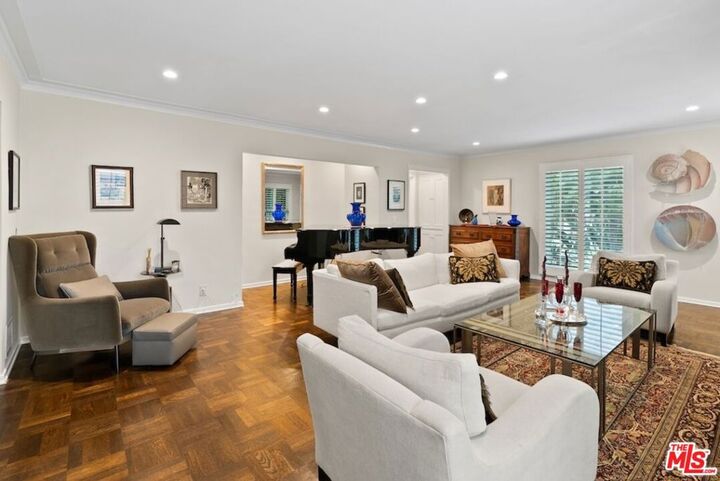 Property Photo:  11051 Strathmore Drive 1  CA 90024 