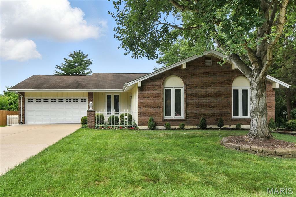 Property Photo: 700 Boleyn Place MO 63021
