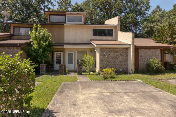 Property Photo: 4846 Kingsmeadow Lane FL 32217