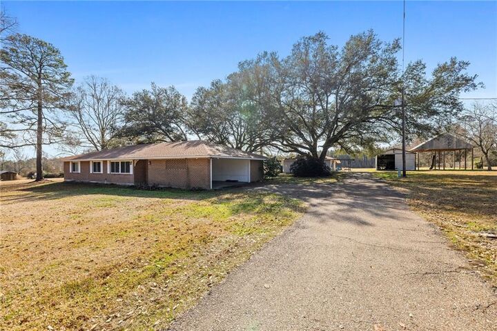 Property Photo: 22330 La Hwy 40 Highway LA 70446