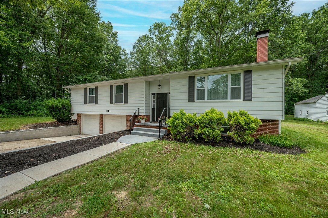Property Photo: 2364 Earl OH 44446