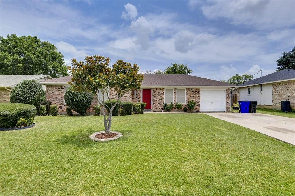 Property Photo:  309 Sunnyview Drive  TX 76063