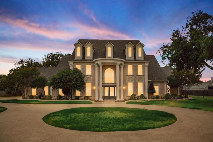 Property Photo:  2800 Park Drive  TX 76016 
