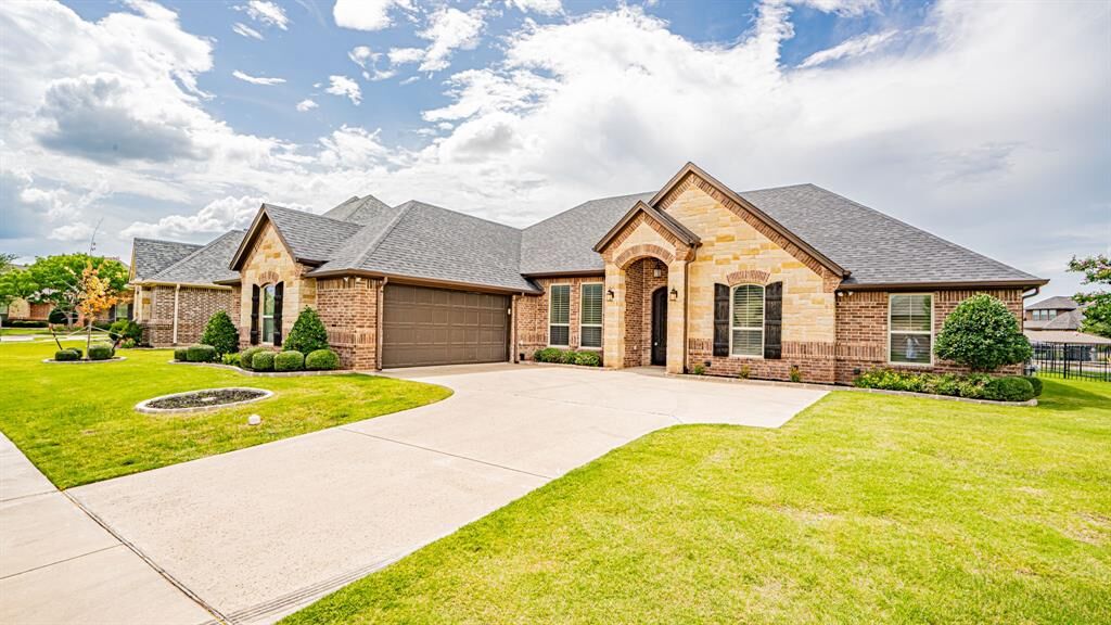 Property Photo:  1207 Huntington Cove Court  TX 76048 