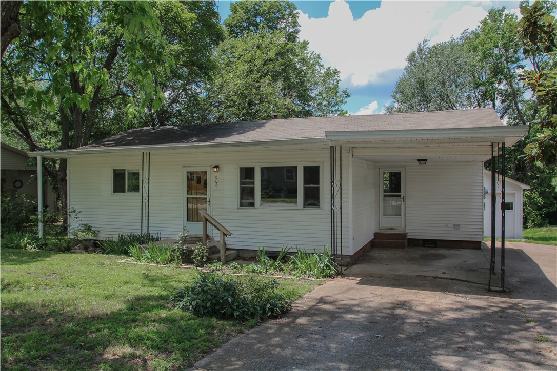 906 S Elm Street  Siloam Springs AR 72761 photo