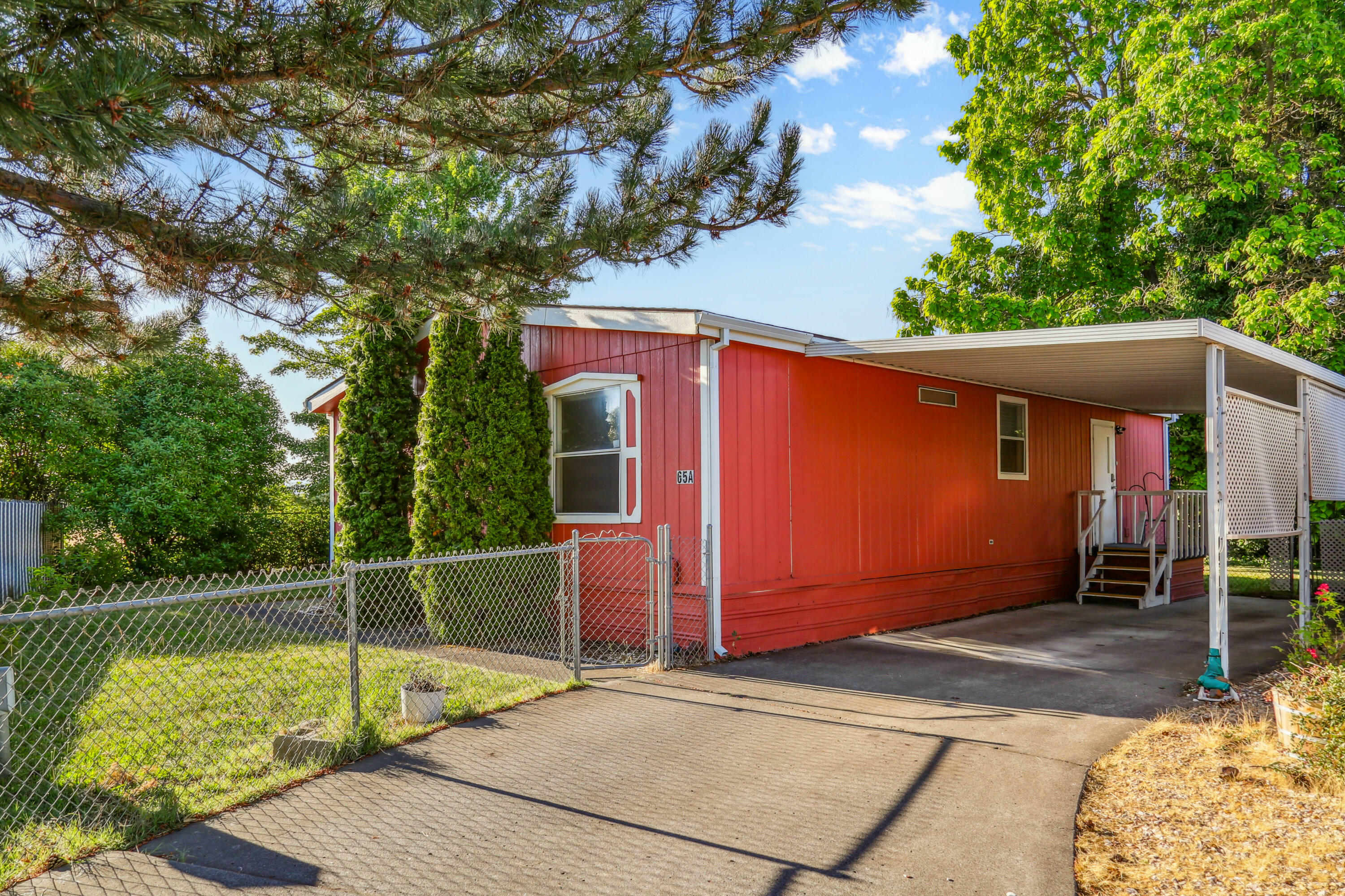 Property Photo: 6850 Downing Road Spc 65A OR 97502