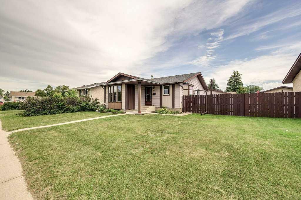 Property Photo: 11 Howlett Avenue AB T4N 6K2