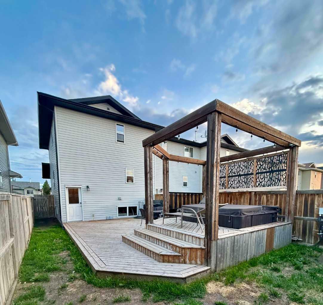 Property Photo: 60 Terrace Heights Drive AB T4L 0A8