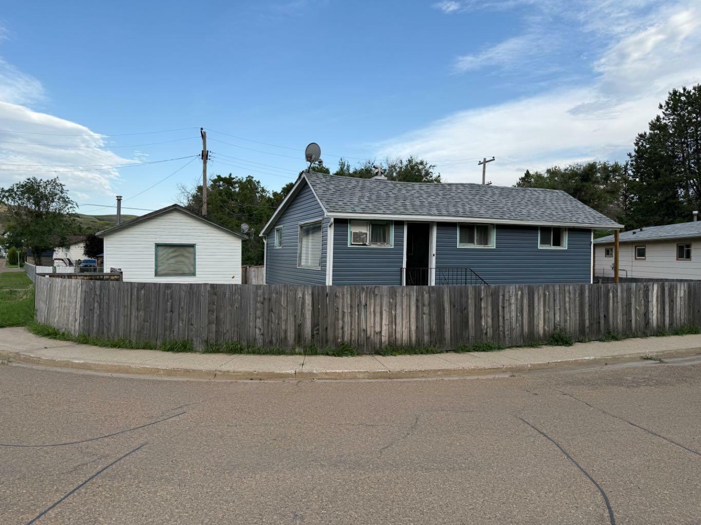 Property Photo: 106 Poplar Crescent AB T0J 0Y1
