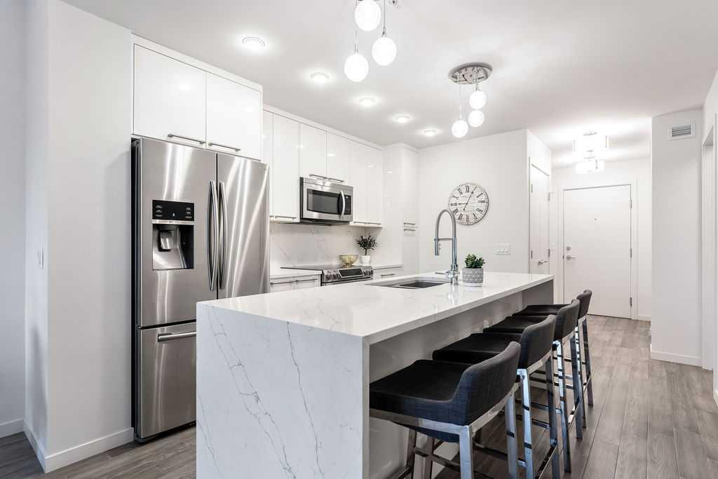 Property Photo: 317 22 Avenue SW 301 AB T2S 3H6
