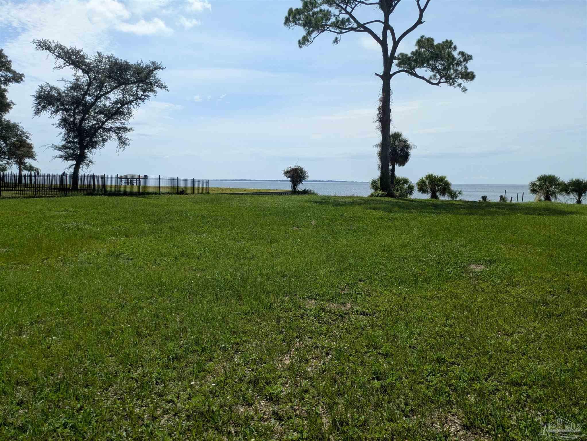Property Photo: 42 Star Lake Dr FL 32507