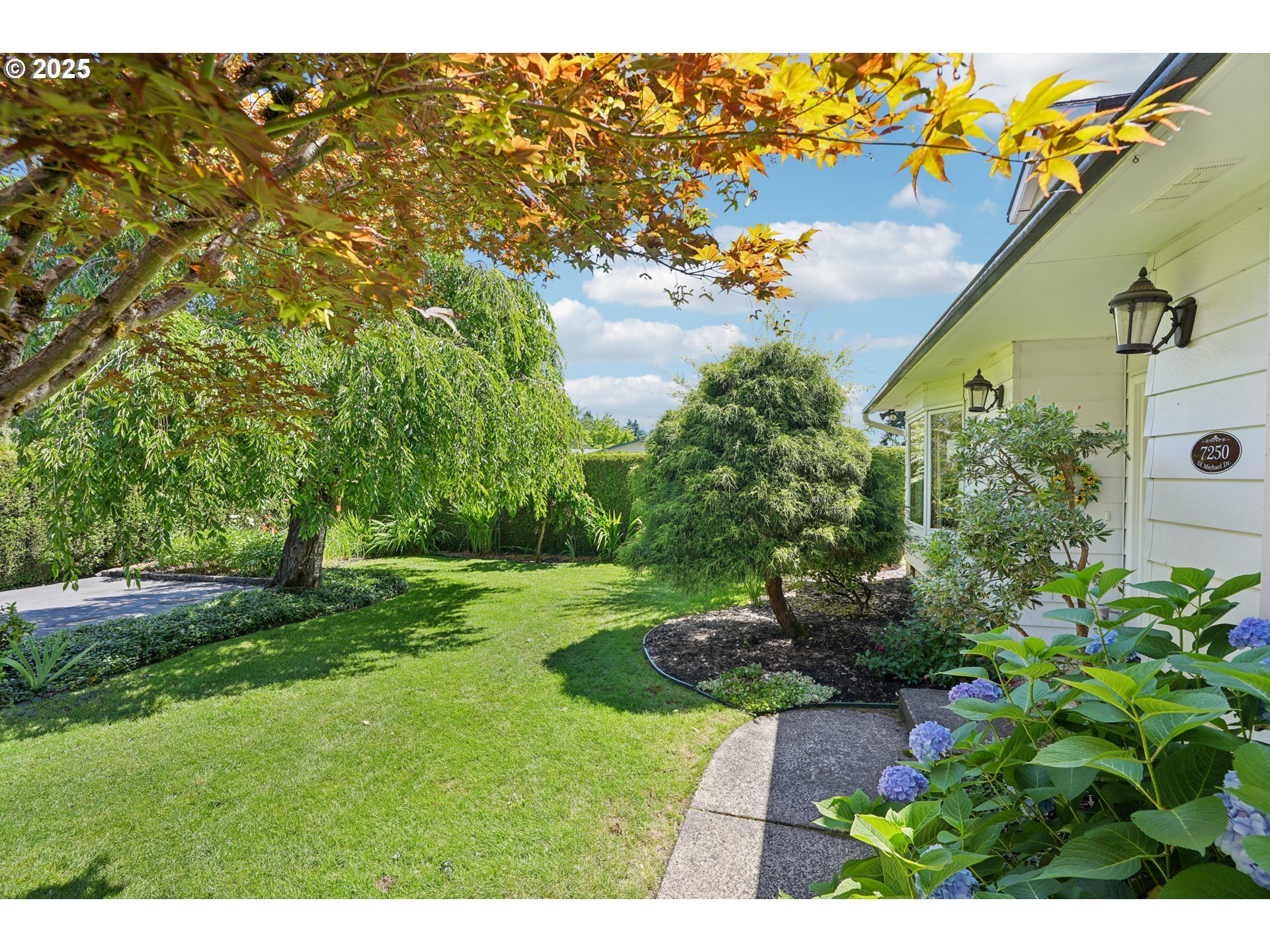 Property Photo: 7250 SE Michael Dr OR 97222