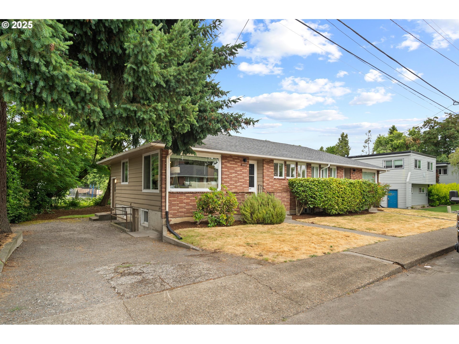 Property Photo: 2915 SE Monroe St OR 97222
