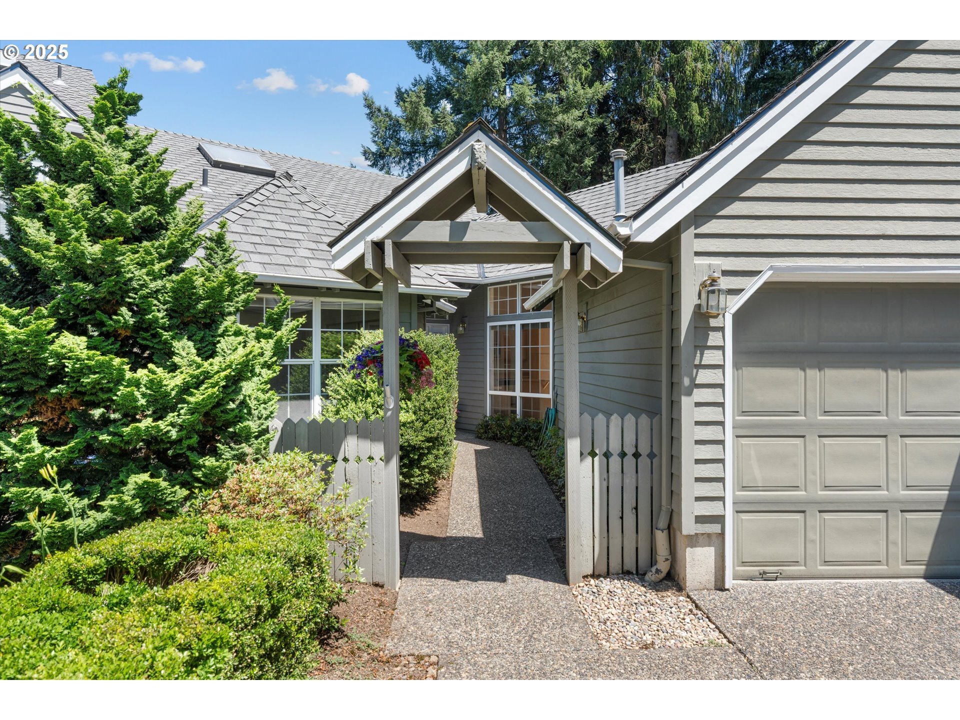 Property Photo: 7691 SW Chaucer Ct OR 97224