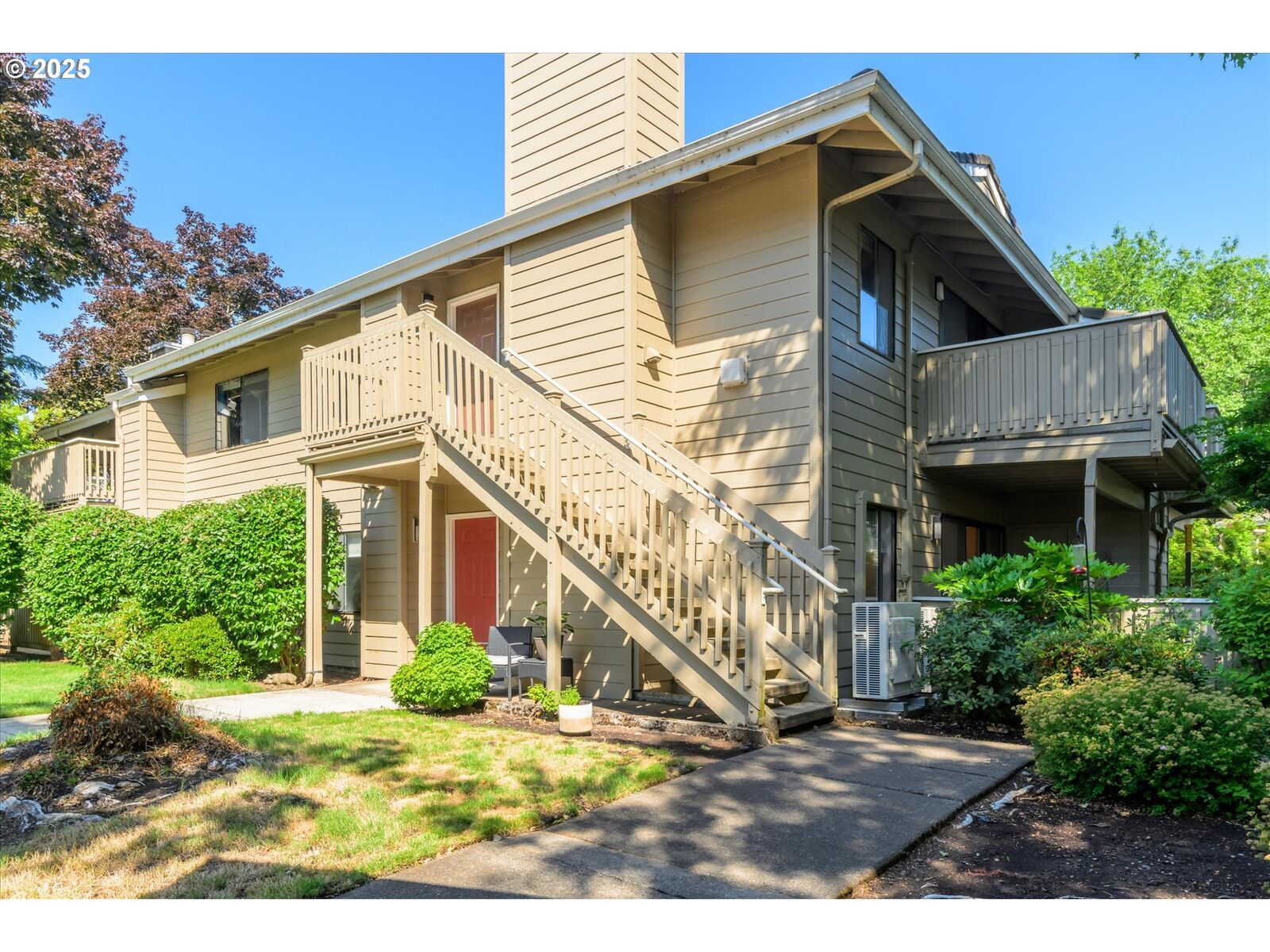 Property Photo:  1911 Lake Isle Dr  OR 97401 
