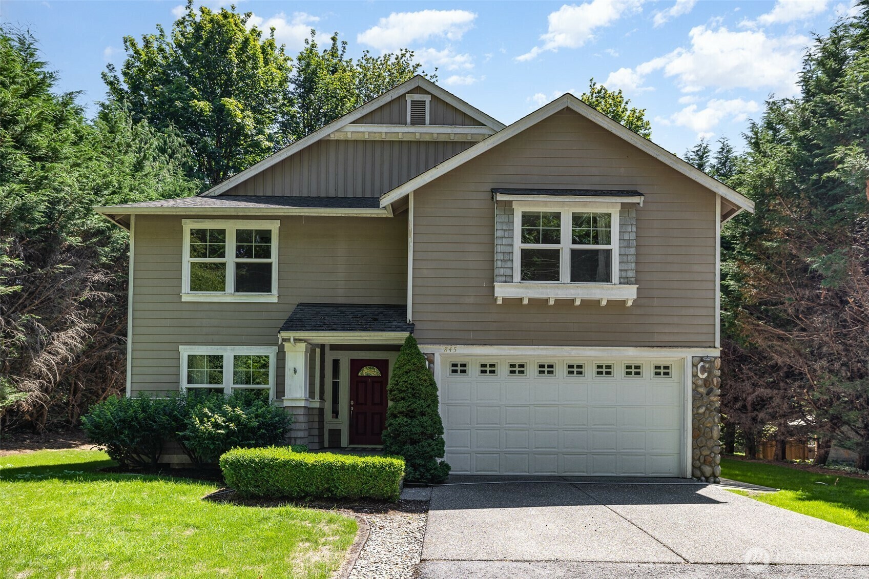 Property Photo: 845 Front Street S WA 98027