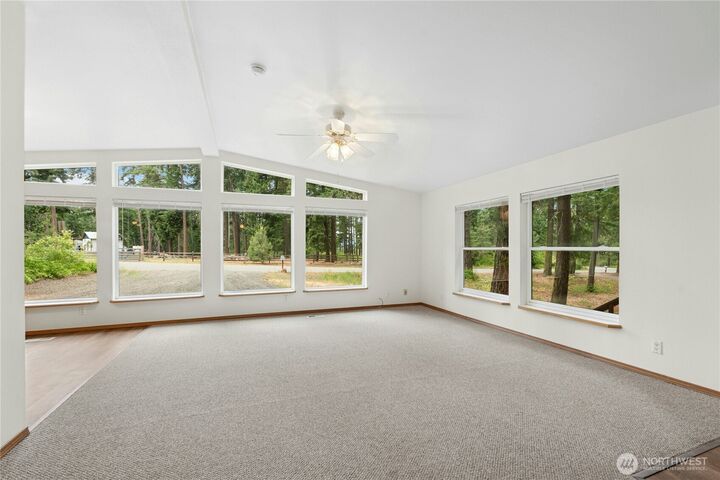 Property Photo: 1810 Casassa Road WA 98922
