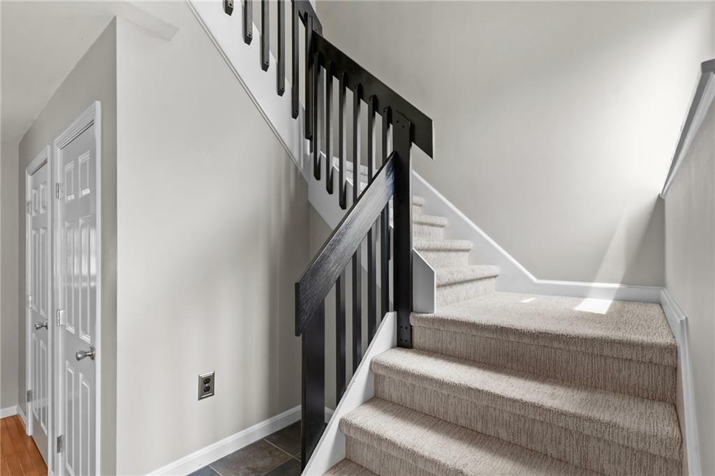 Property Photo: 76 Valley Green Court B RI 02904