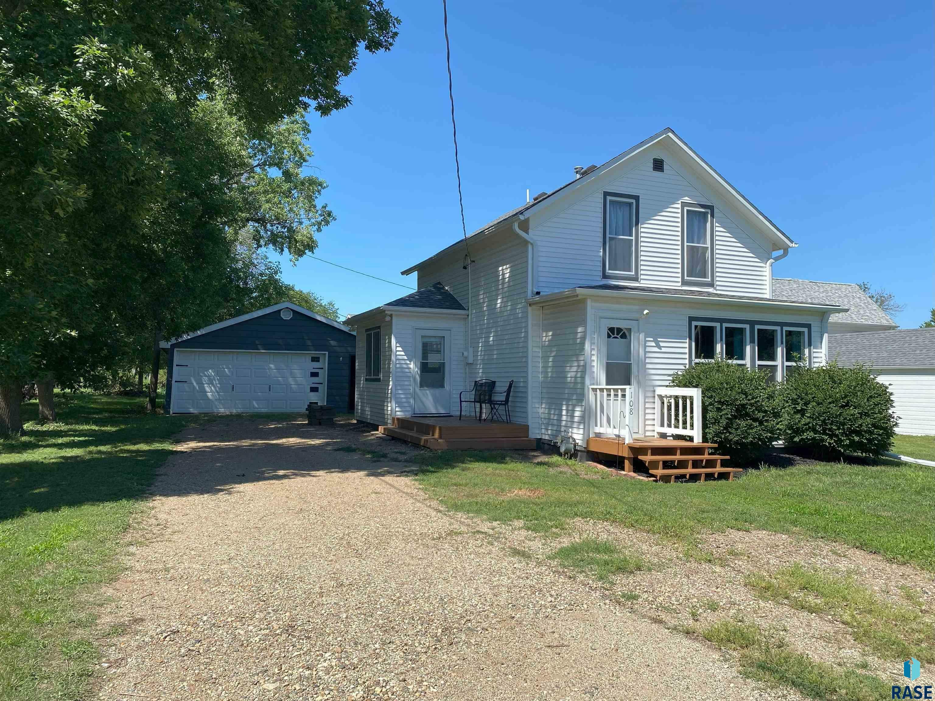 Property Photo: 108 W Center Ave SD 57039