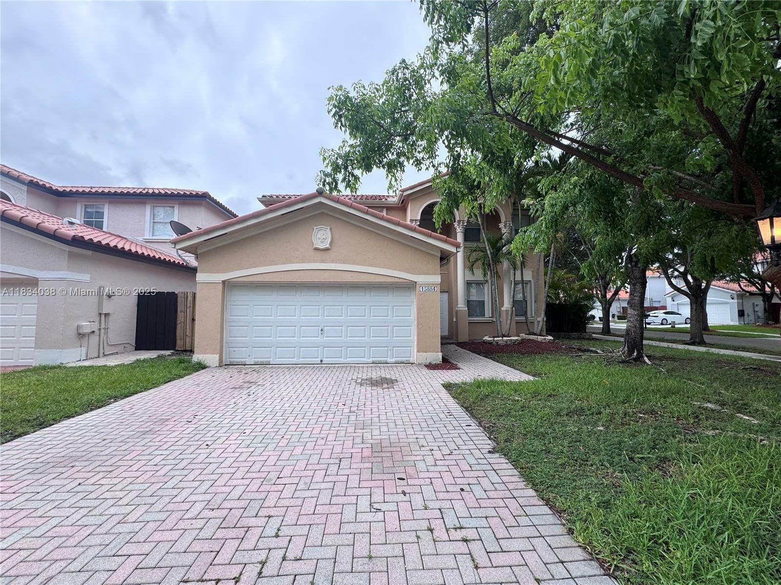 15884 SW 61st St  Miami FL 33193 photo