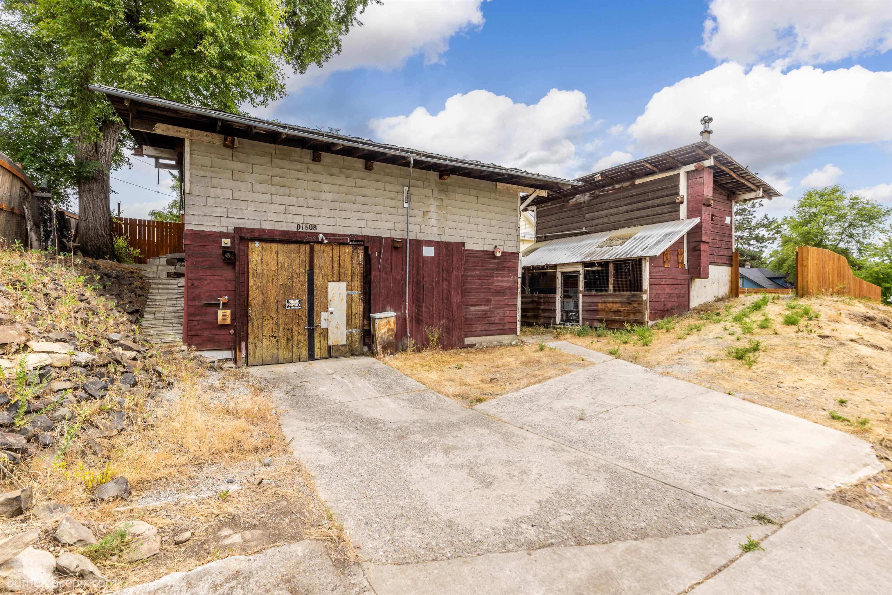 Property Photo:  1898 N Cannon St  WA 99205 