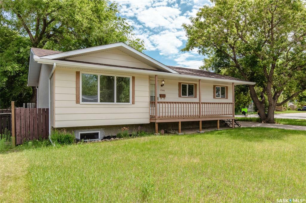 Property Photo: 1386 Manitou Crescent SK S6H 7C5