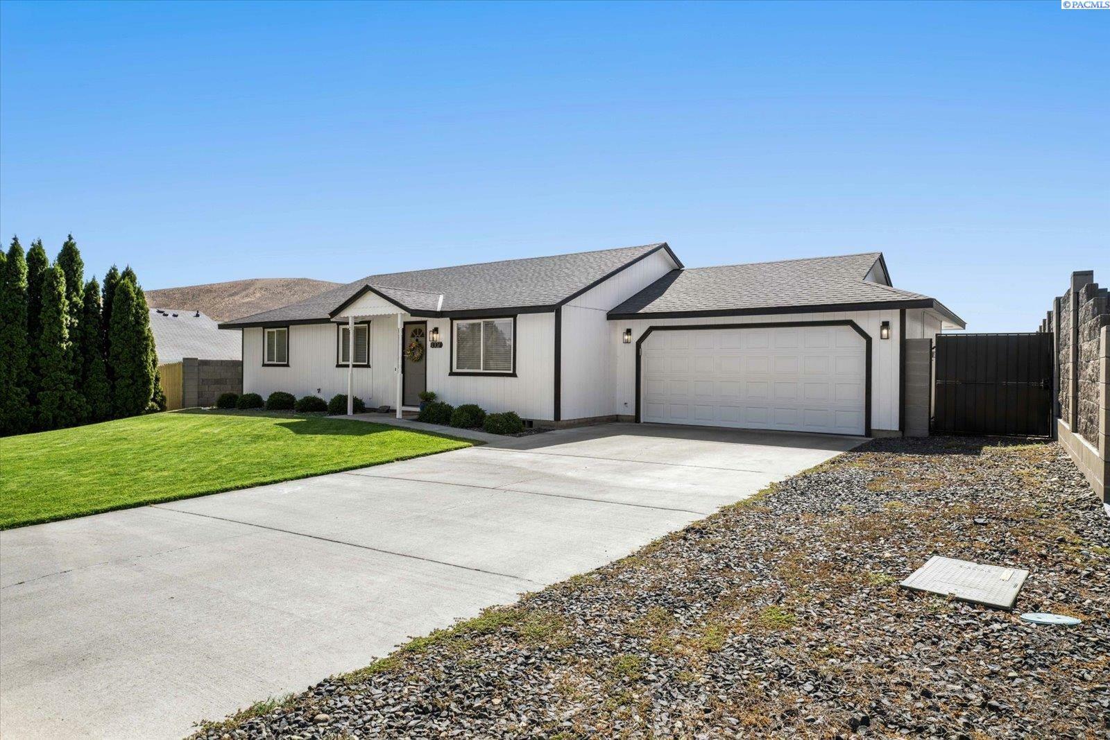 Property Photo: 3007 Rose St WA 99353