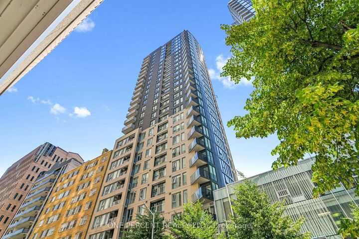 Property Photo: 40 Nepean Street 1905 ON K2P 0X5