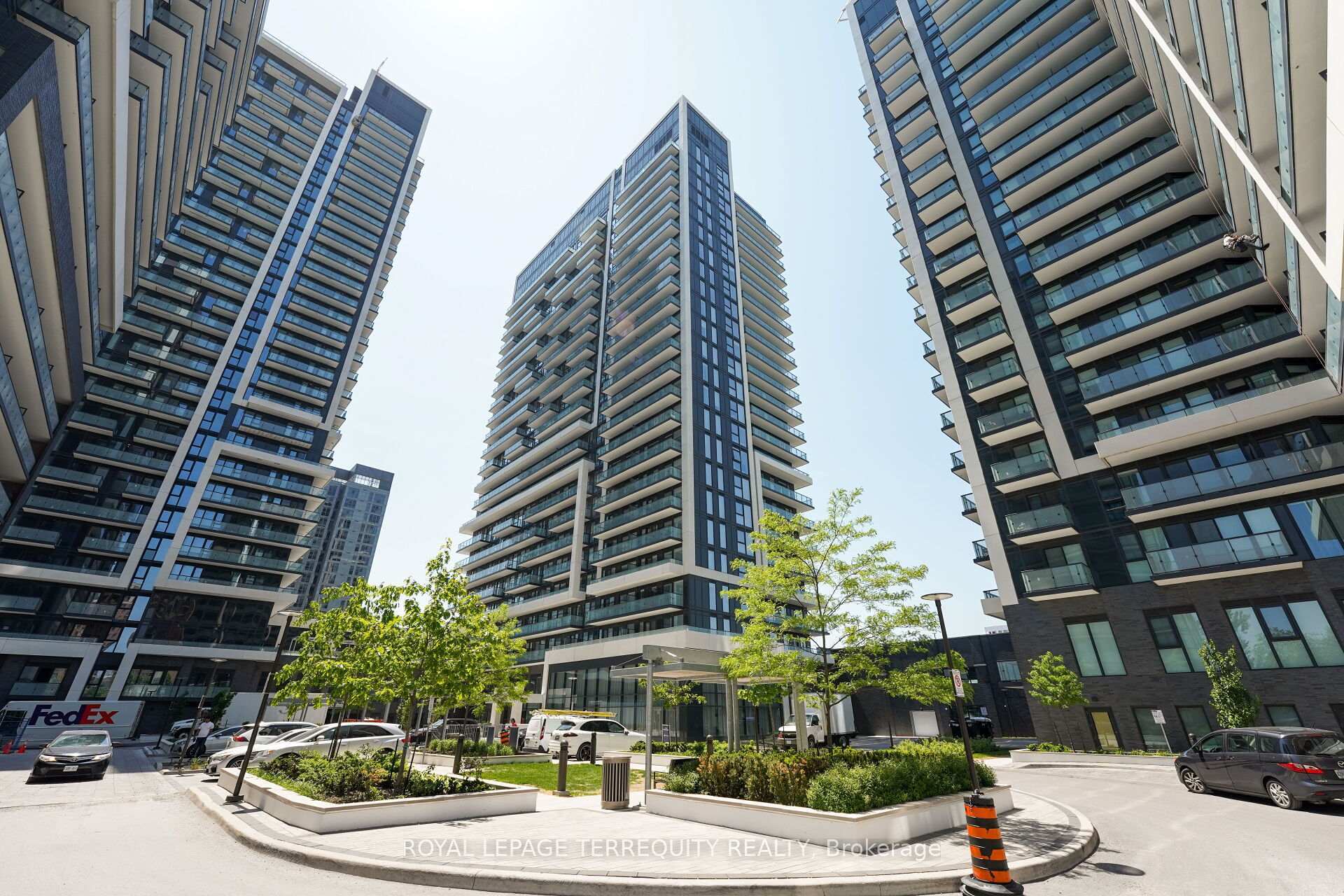 Property Photo: 95 Oneida Crescent 1804 ON L4B 0H5