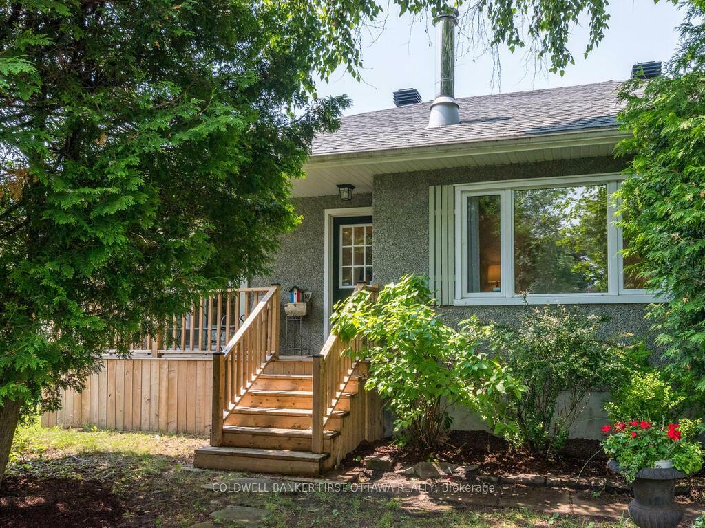 Photo de la propriété: 18 Sutton Place ON K2E 5G3