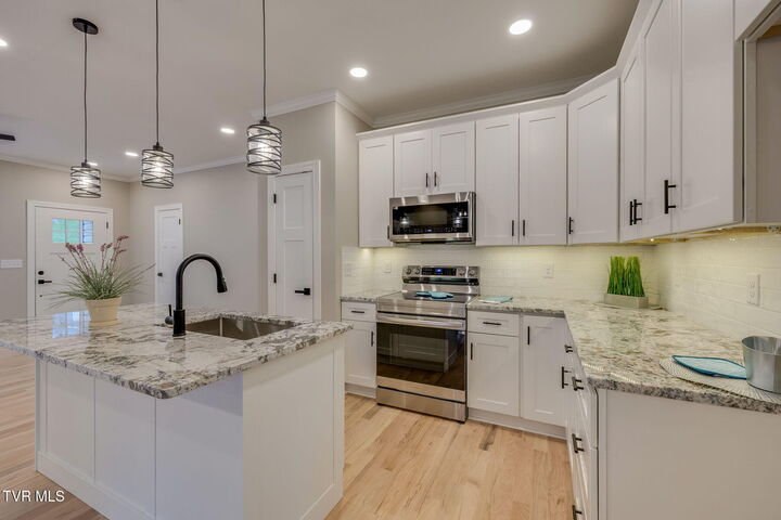 Property Photo: 129 Stratton Place TN 37663