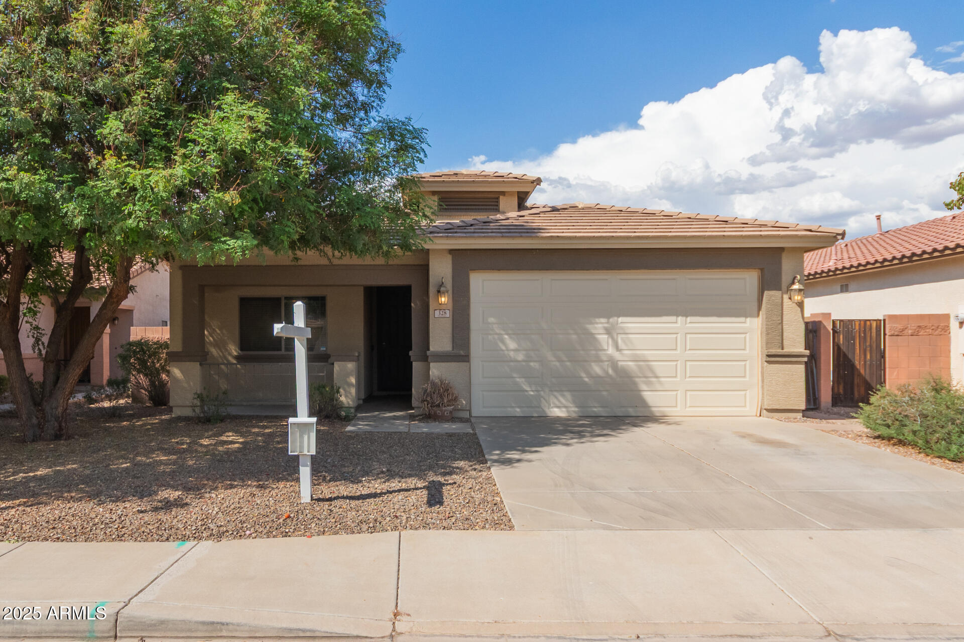 Property Photo: 328 W Dragon Tree Avenue AZ 85140