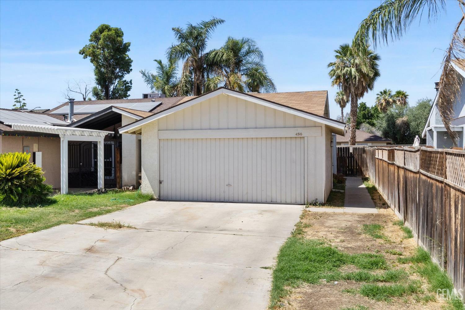 Property Photo: 4516 Parkwood Court CA 93309