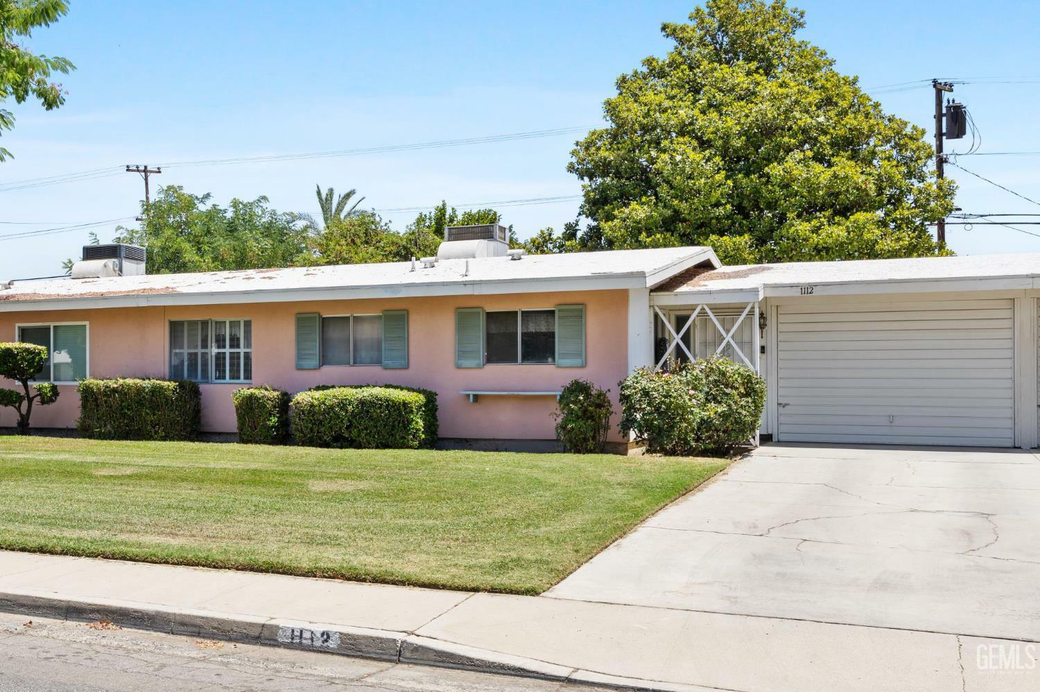 Property Photo: 1112 Pebble Beach Drive CA 93309