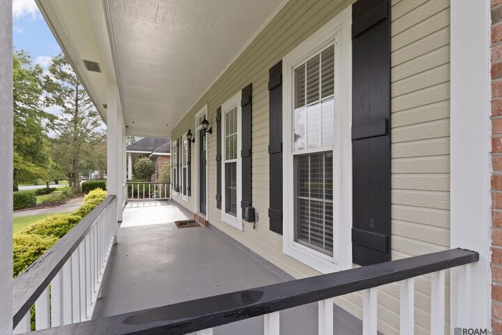 Property Photo: 18536 Lakefield Ave LA 70817