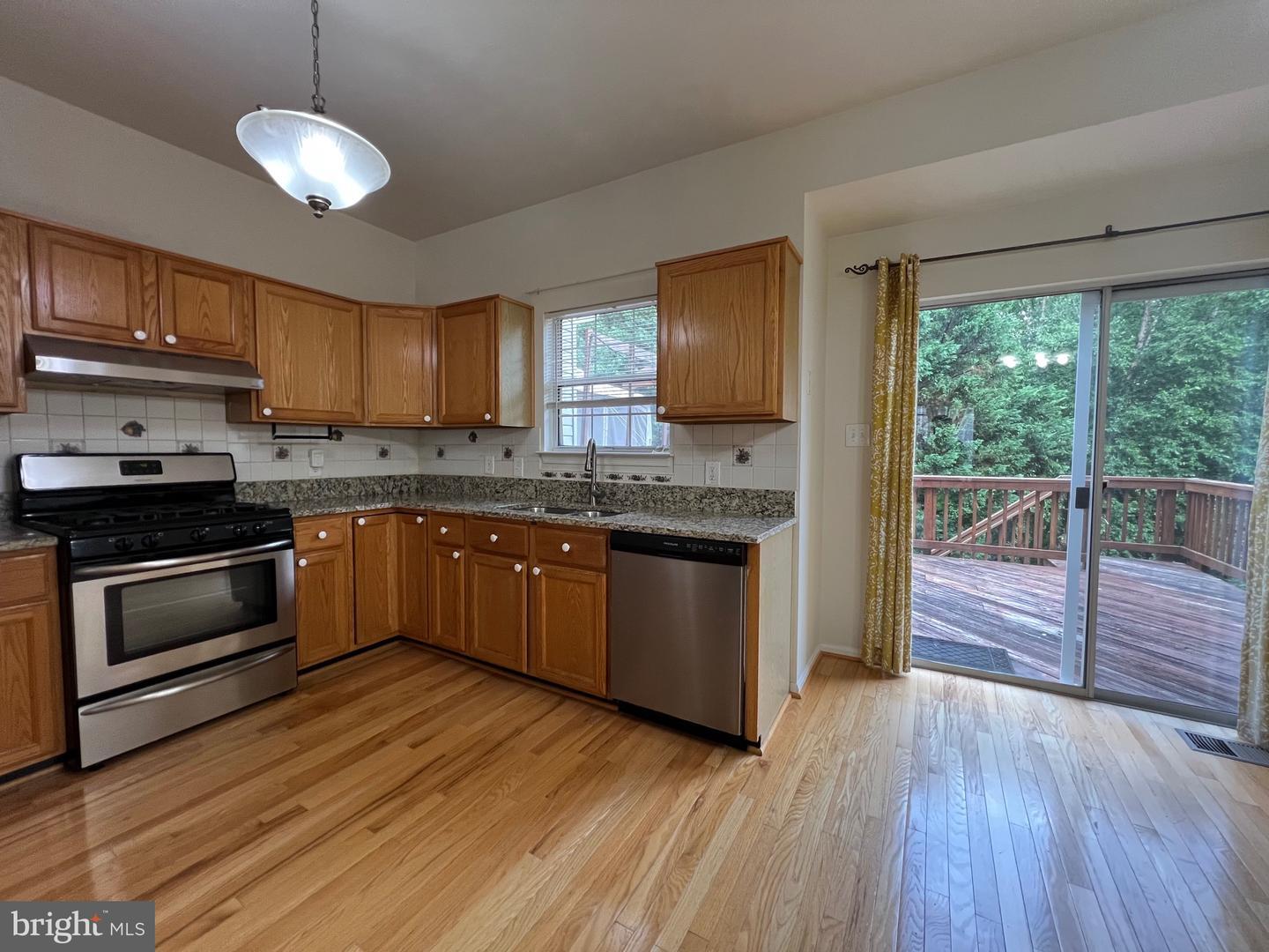 Property Photo: 6166 Kendra Way VA 20121