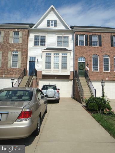 Property Photo: 6866 Witton Circle VA 20155