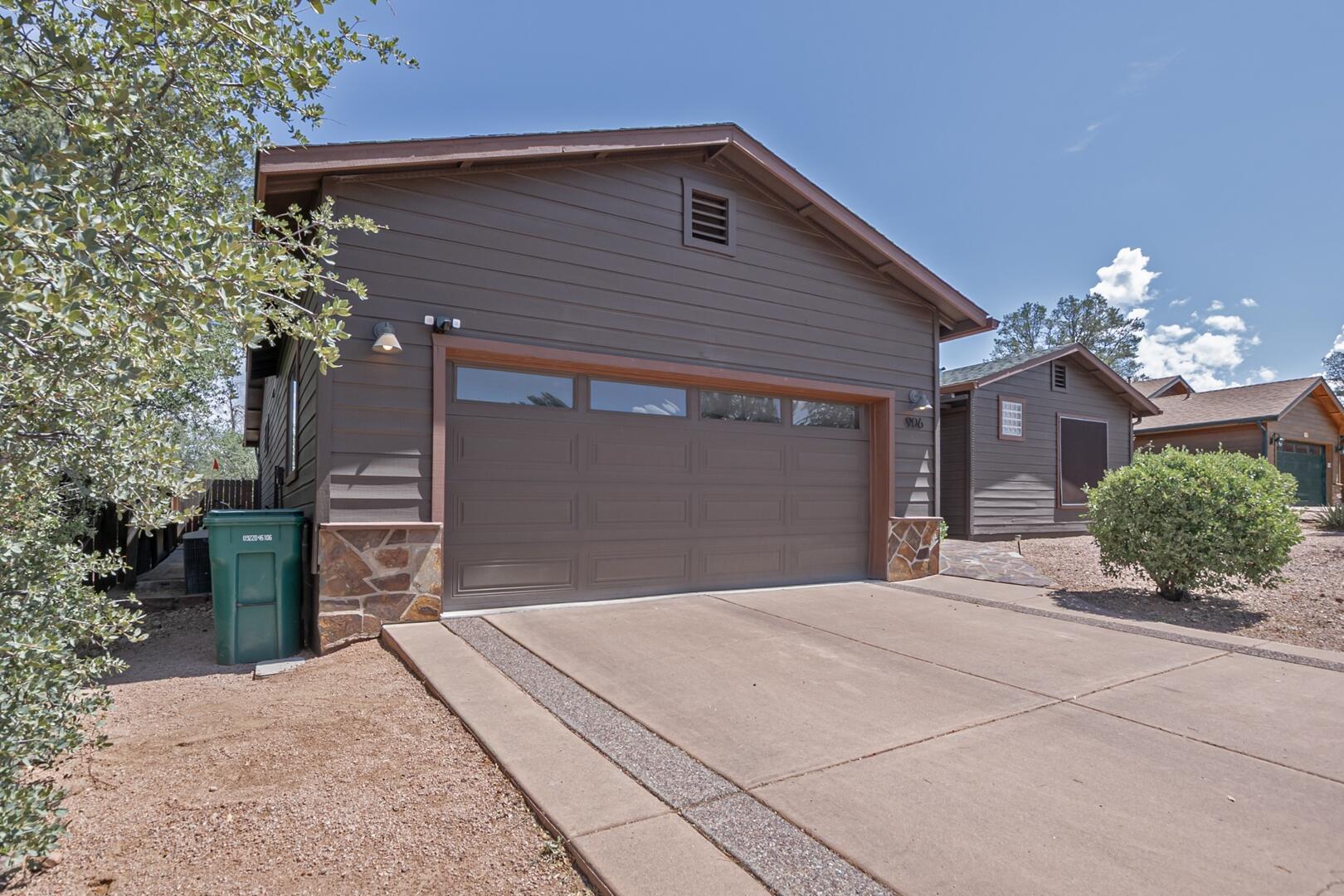 Property Photo: 906 E Wade Circle AZ 85541
