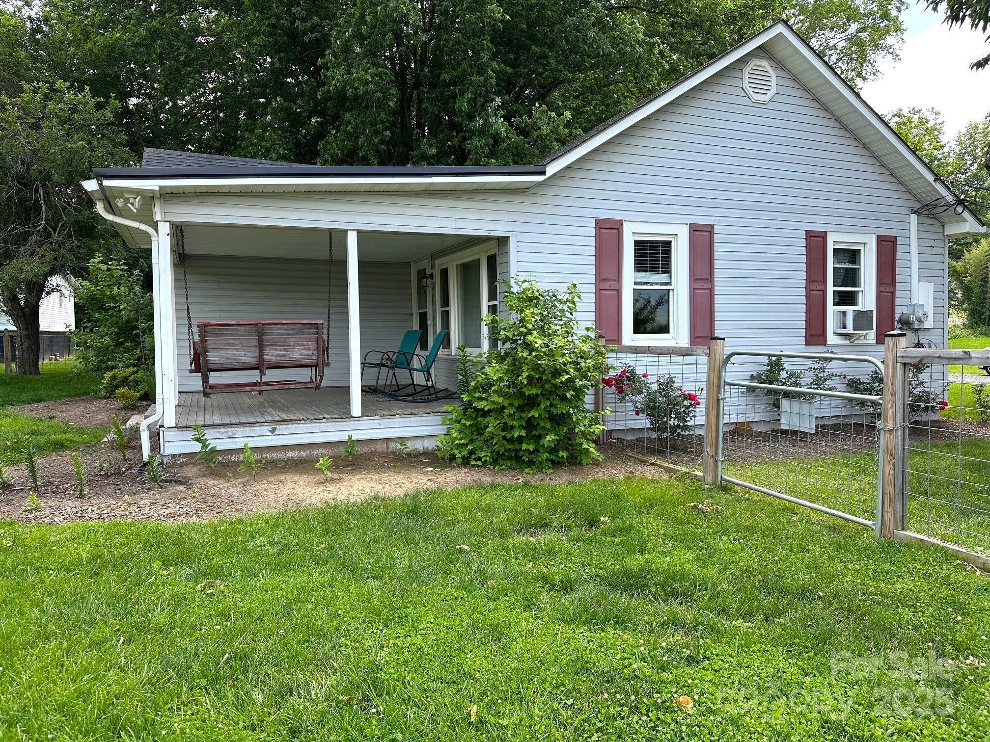 Property Photo: 39 Hemphill Road NC 28785