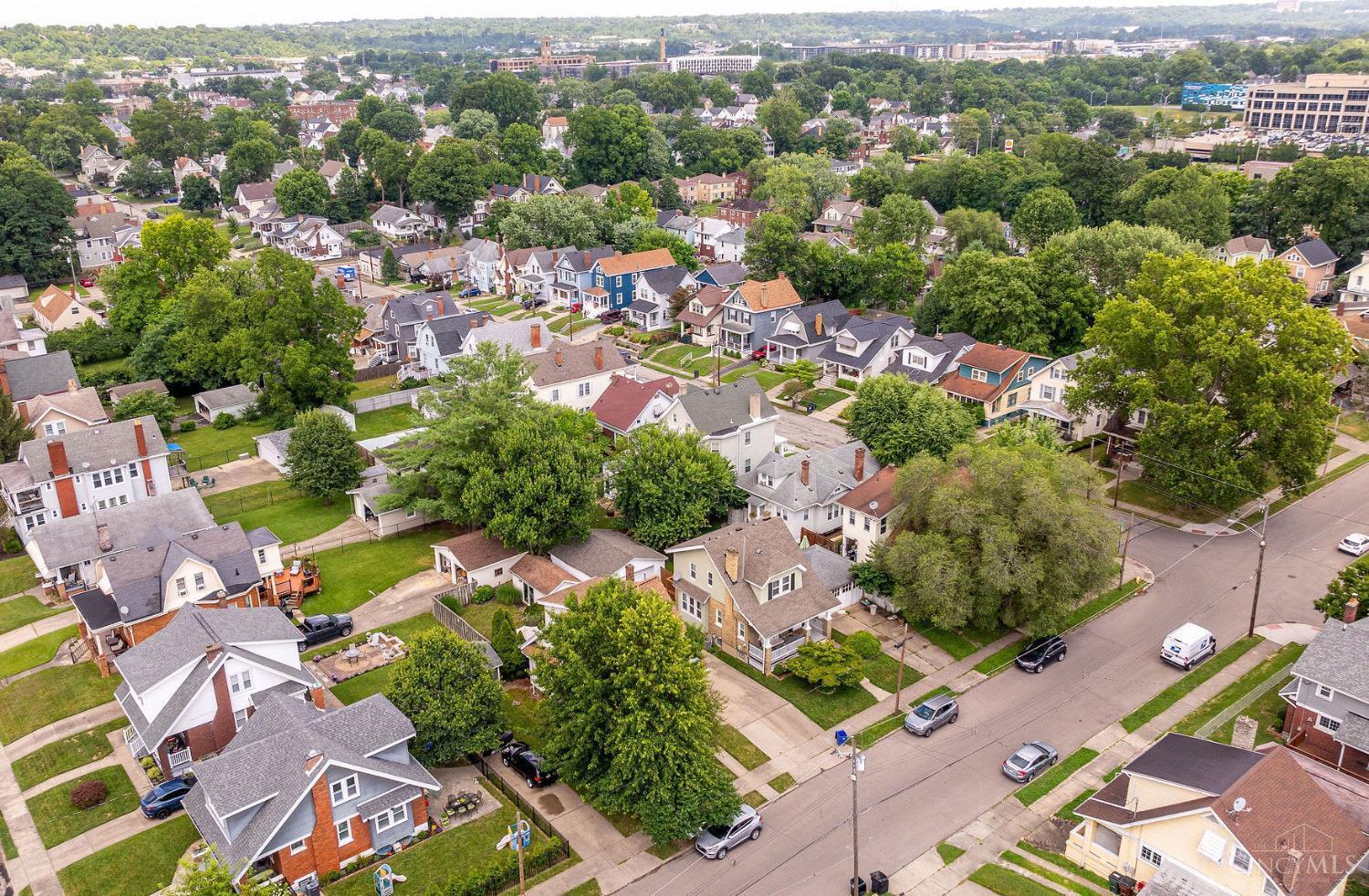 Property Photo: 2708 Shanmoor Avenue OH 45212