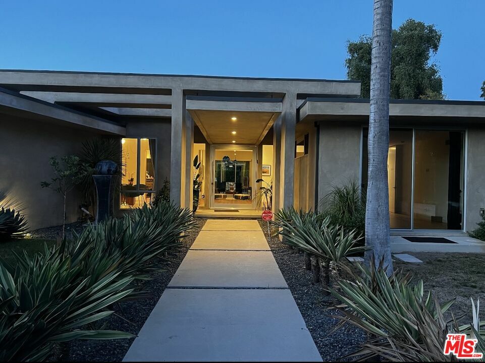 Property Photo: 3112 Corda Dr CA 90049