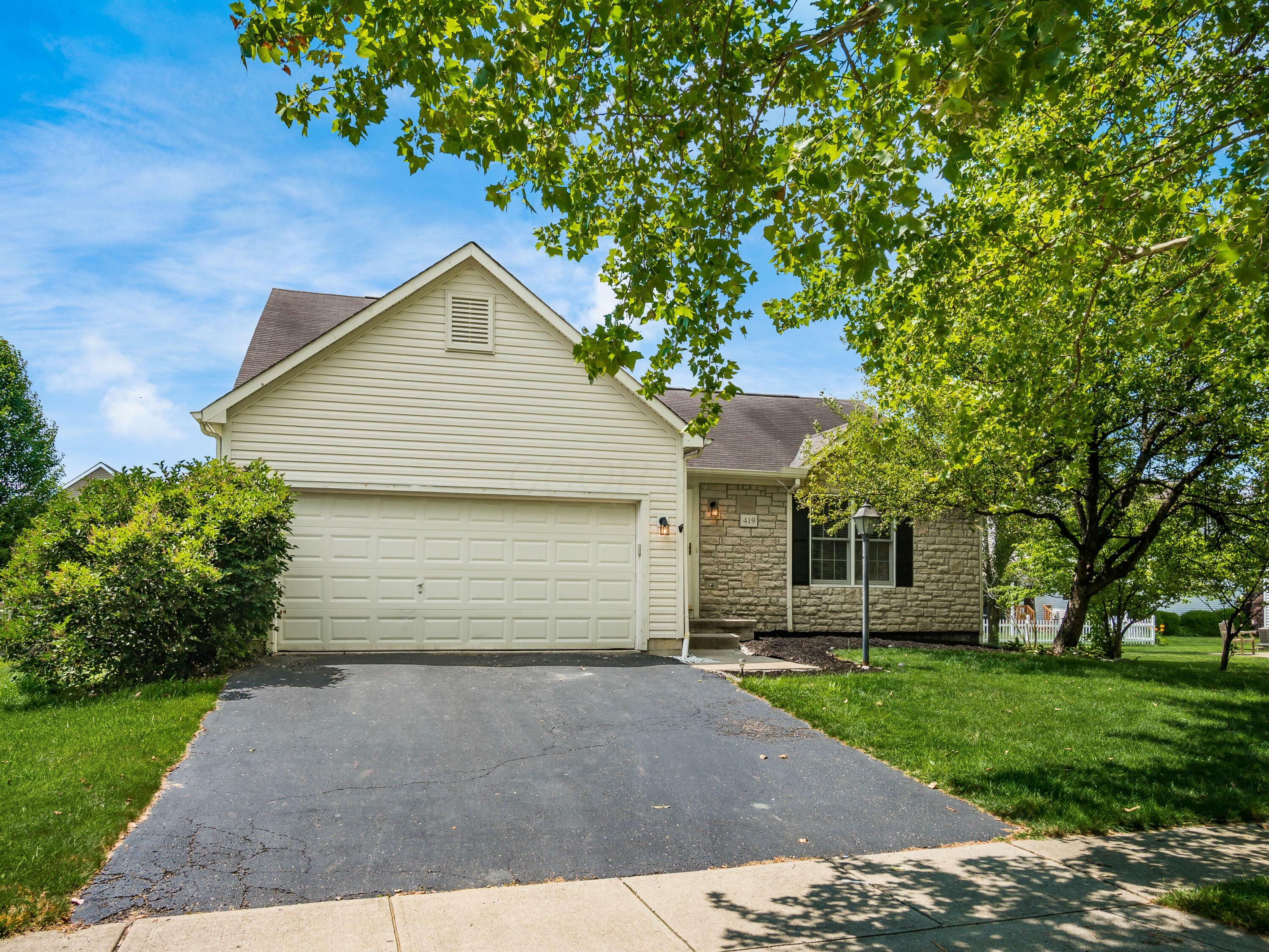 Property Photo: 419 Sycamore Creek Street OH 43147