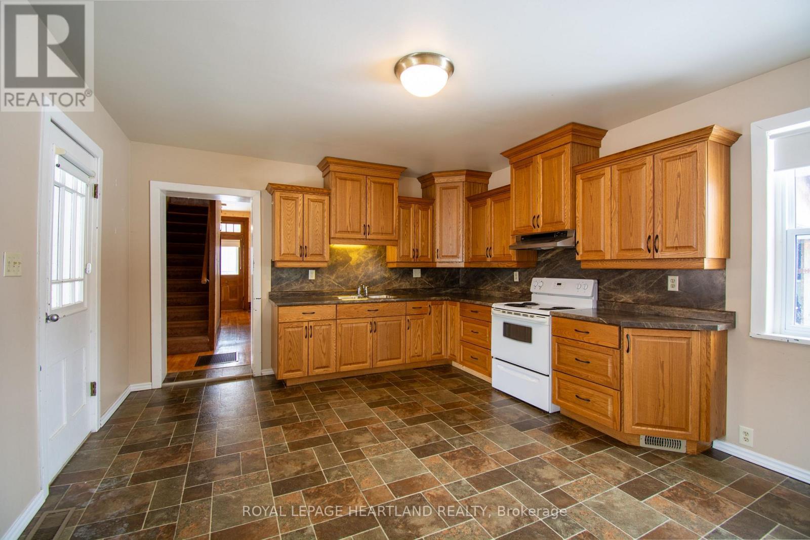 Property Photo: 18 Simcoe Street ON N0M 1S1