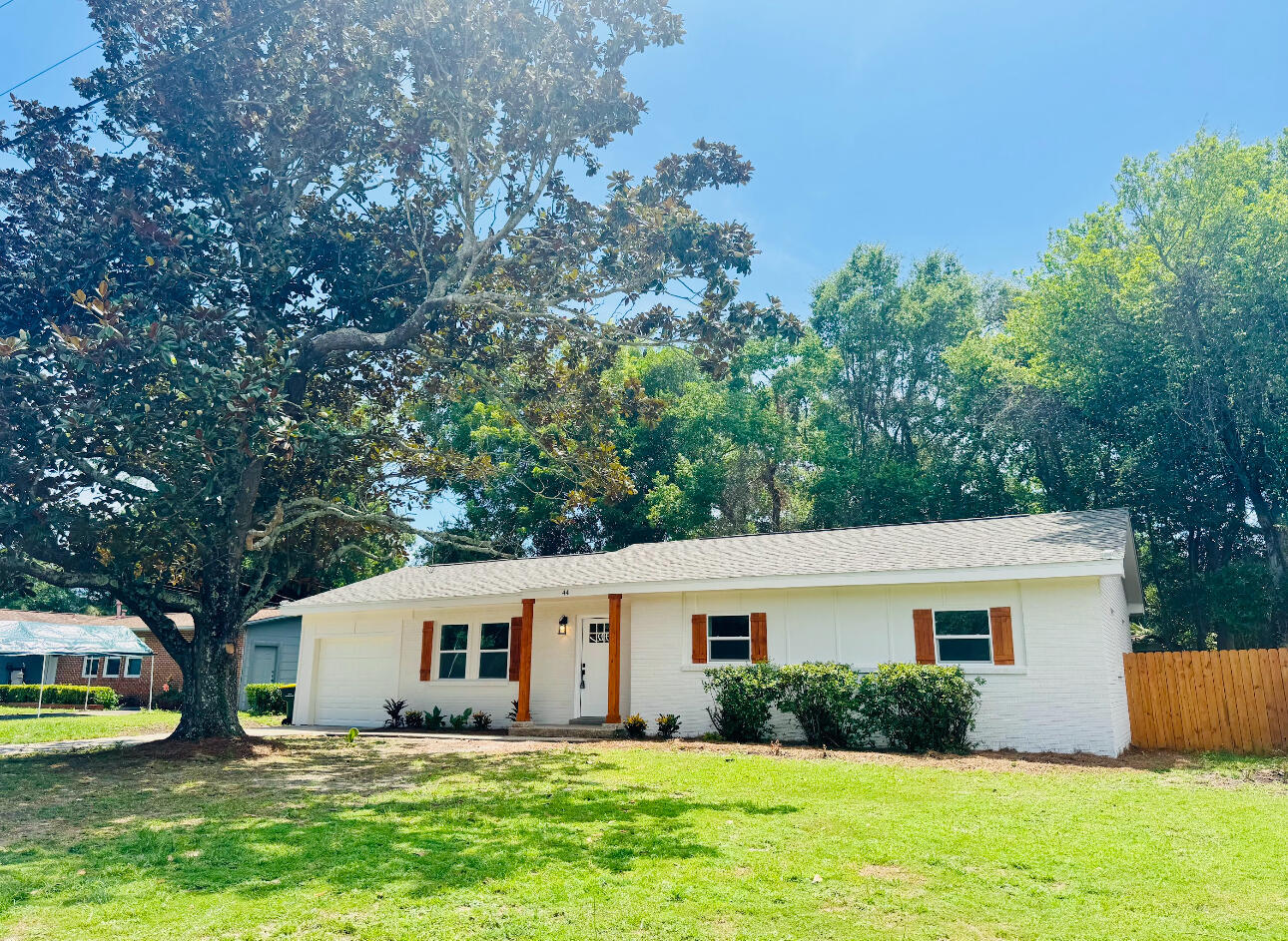 Property Photo: 44 NW Robinwood Drive FL 32548