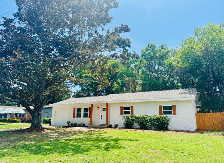 Property Photo: 44 NW Robinwood Drive FL 32548
