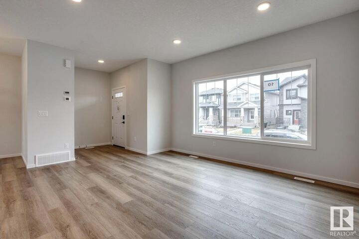 Property Photo:  10 Hunter Place  AB T7X 3W3 