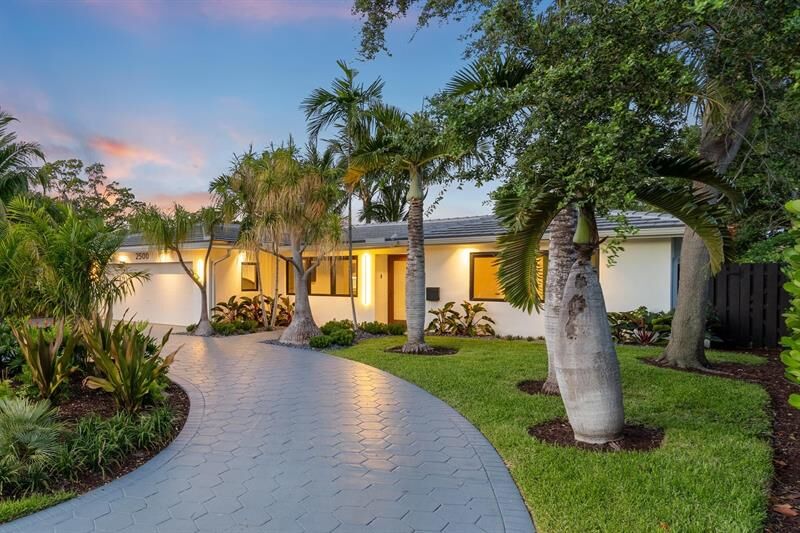 Property Photo: 2500 NE 17th Ter FL 33305